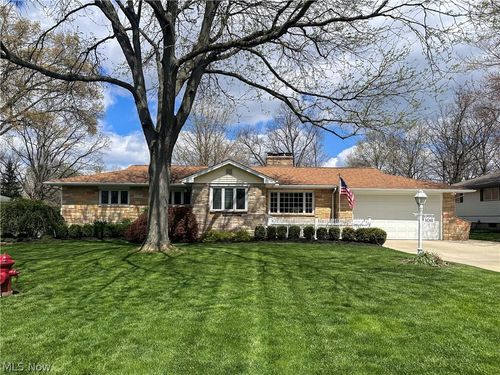 1011 Park Cir, Girard, OH, 44420-2315 | Card Image
