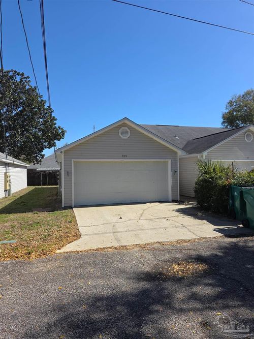 959 Tray Dr, Fort Walton Beach, FL, 32547-4243 | Card Image