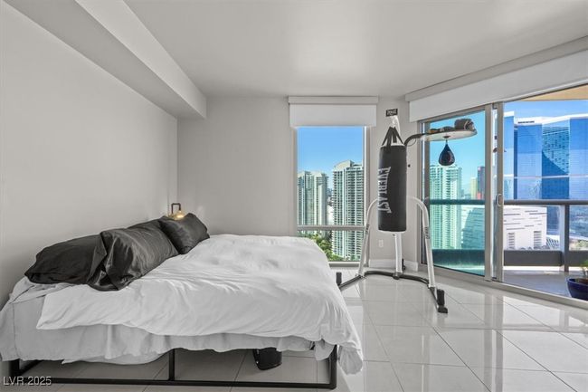 UNIT-3005 - 222 Karen Ave, Home with 1 bedrooms, 2 bathrooms and 1 parking in Las Vegas NV | Image 23