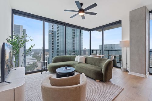 1801-84 N Interstate 35, Austin, TX, 78701-4976 | Card Image