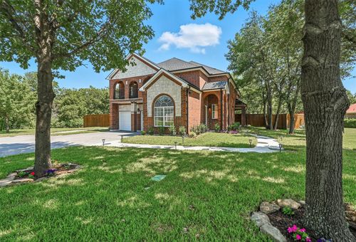 626 Se 4th St, Grand Prairie, TX, 75051-2064 | Card Image
