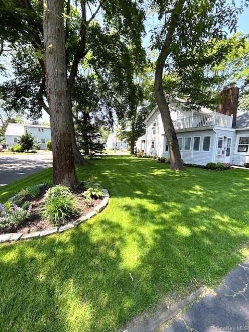 176 Richmond Ave, Amityville, NY, 11701-4211 | Card Image