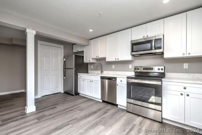 APT-4 - 32 Portland Ave, Home with 1 bedrooms, 1 bathrooms and 2 parking in Redding CT | Image 5