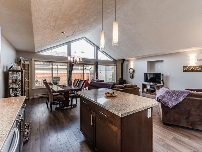 1337 4th Ave, House other with 3 bedrooms, 2 bathrooms and 4 parking in Ladysmith BC | Image 4