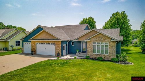 221 Victoria Blvd, Mankato, MN, 56001-7102 | Card Image