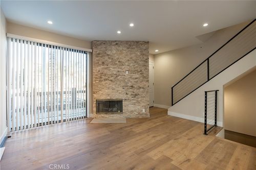 c-4939 Laurel Canyon, Valley Village, CA, 91607 | Card Image