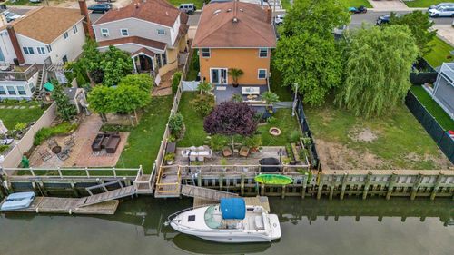 3379 Parkway Dr, Baldwin, NY, 11510-5129 | Card Image