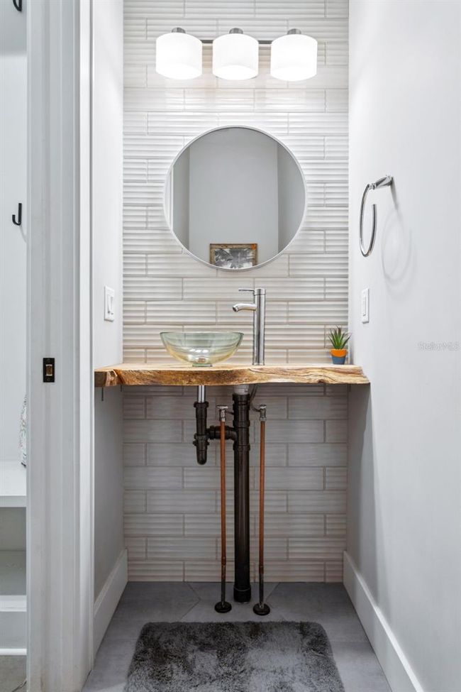 powder room | Image 18