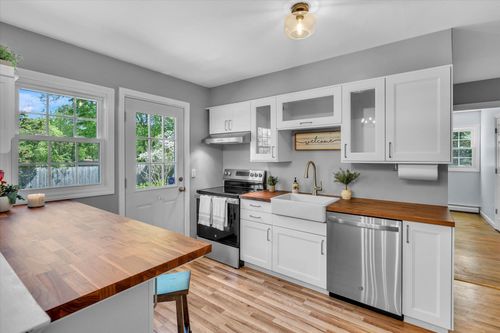 53 3rd Ave, East Islip, NY, 11730-1713 | Card Image