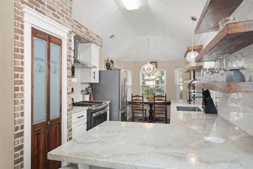 11401 30th Ave N, Texas City, TX, 77591-2188 | Card Image