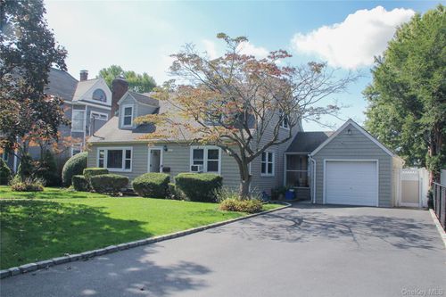 117 N Grove St, Freeport, NY, 11520-2735 | Card Image