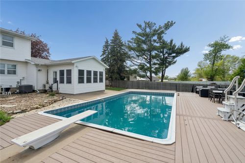 3614 Sue Ln Nw, Cedar Rapids, IA, 52405-4565 | Card Image