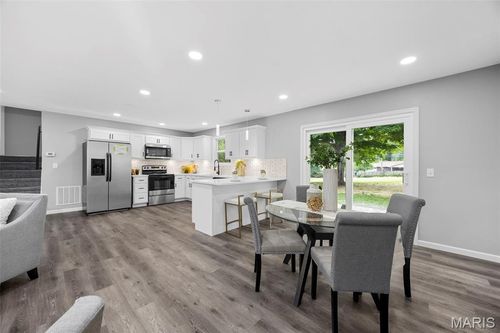 9 Linda Ln, Saint Peters, MO, 63376-3404 | Card Image