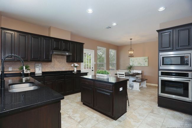 9510 Loyal Vly, House other with 4 bedrooms, 3 bathrooms and null parking in San Antonio TX | Image 6
