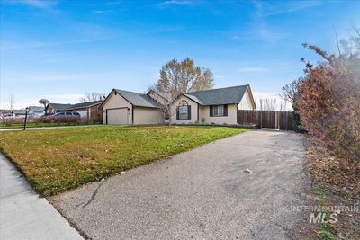 2813 Commanche St, House other with 3 bedrooms, 2 bathrooms and 2 parking in Nampa ID | Image 2