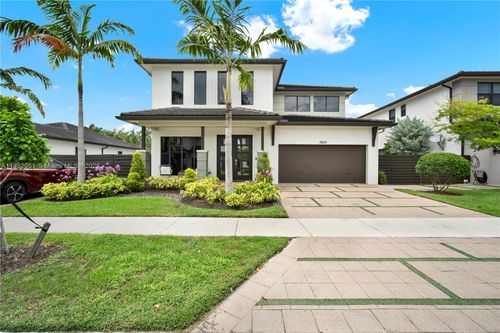 8935 Nw 161st Ter, Miami Lakes, FL, 33018-1426 | Card Image