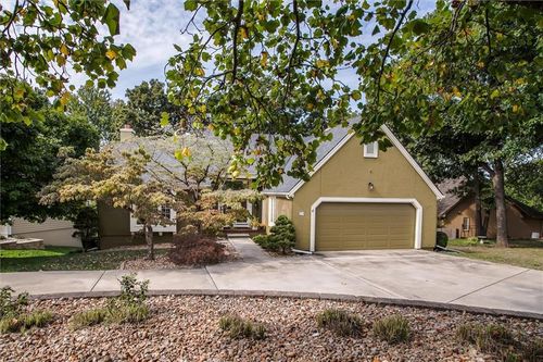 214 Ne Landings Cir, Lee's Summit, MO, 64064-1543 | Card Image