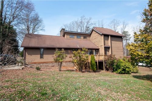 512 Forest Ln, Yadkinville, NC, 27055-7734 | Card Image