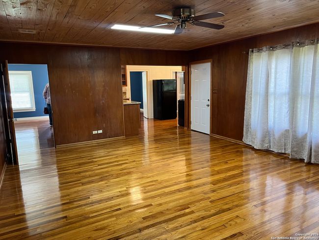 614 S 8 Th St, House other with 3 bedrooms, 2 bathrooms and null parking in Kenedy TX | Image 20