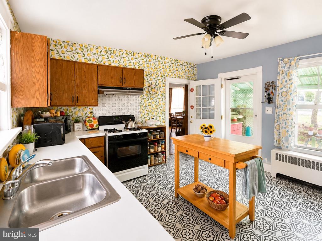 Residential in CRISFIELD 5