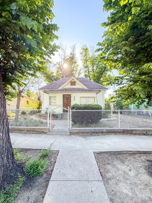 208 Lewis Ave, La Junta, CO, 81050-1717 | Card Image
