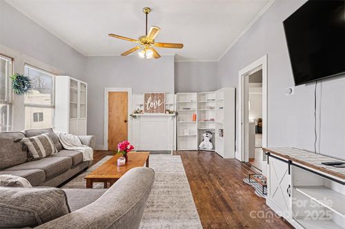 911 N Walnut St, Kannapolis, NC, 28081-2166 | Card Image