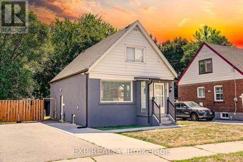 43 Southmead Rd, Toronto, ON, M1L2H9 | Card Image