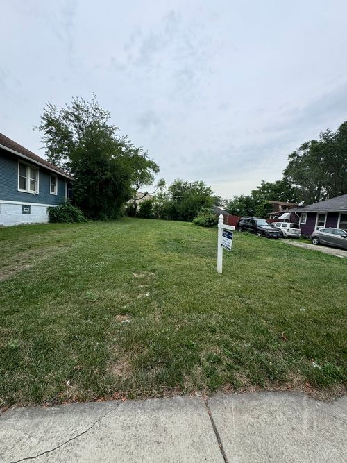 330 East Ave, La Grange, IL, 60525-6813 | Card Image