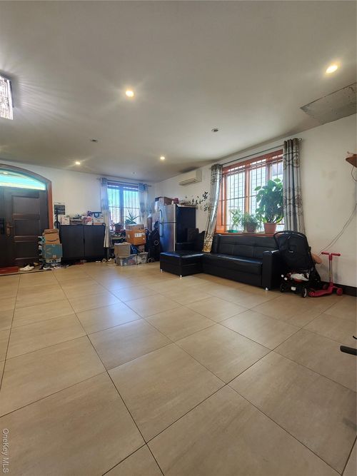 13910 14th Ave, Whitestone, NY, 11357-2324 | Card Image