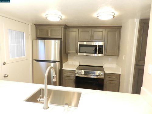 5519 Roundtree Dr, Concord, CA, 94521-7982 | Card Image