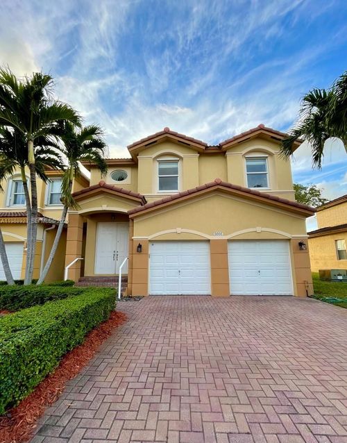 8666-8666 Nw 109th Ct, Doral, FL, 33178-2318 | Card Image