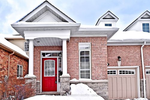 635 Tapestry Lane, Newmarket, ON, L3X3C8 | Card Image