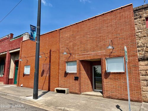 8 Front St, Hamlet, NC, 28345-2740 | Card Image
