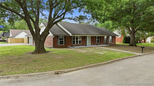 4001 Maple Ave, Broken Arrow, OK, 74011-2025 | Card Image