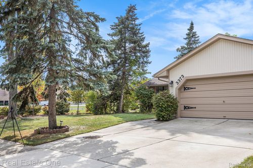3373 Auburn Dr, Troy, MI, 48083-5704 | Card Image