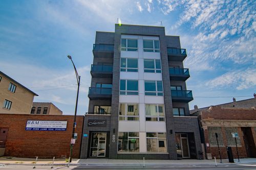 5s-880 N Milwaukee Ave, Chicago, IL, 60642-4306 | Card Image