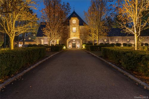 8 Serenite Ln, Syosset, NY, 11791-2327 | Card Image