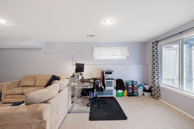 10 Somerglen Crescent Sw, House other with 4 bedrooms, 3 bathrooms and 4 parking in Calgary AB | Image 21