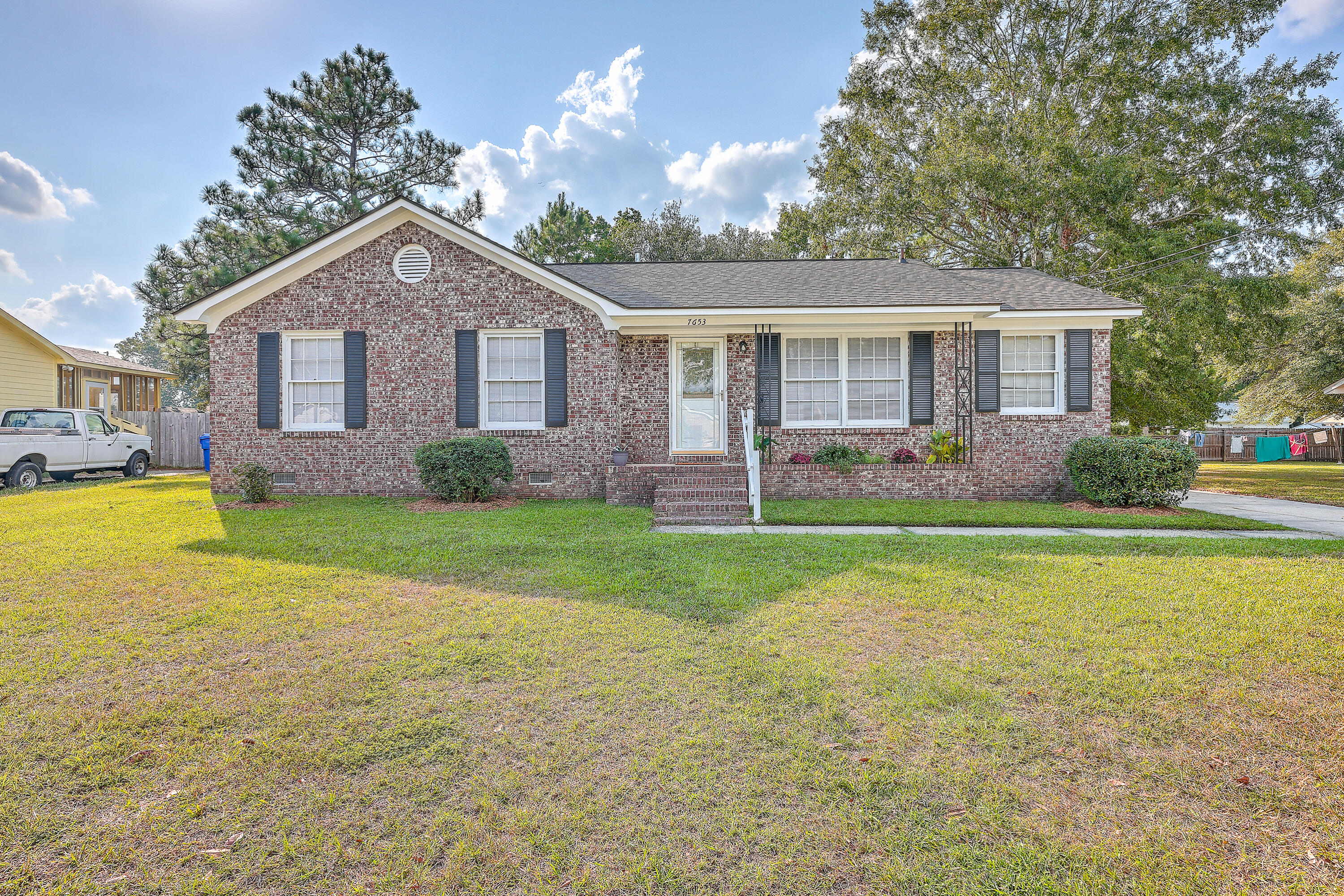 Kings Grant Ln, North Charleston, SC 29420