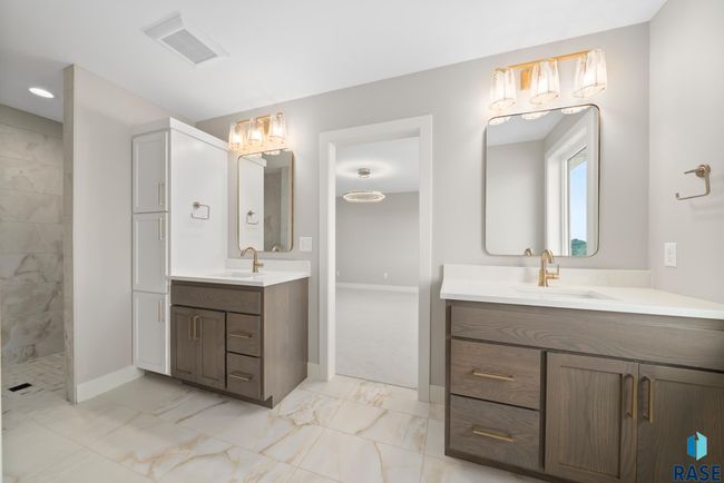 6604 E Hawker Cir, House other with 5 bedrooms, 4 bathrooms and null parking in Sioux Falls SD | Image 33