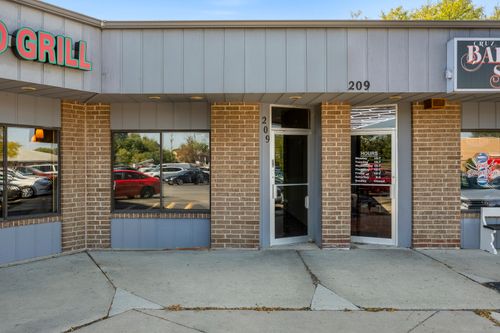 27W209 Geneva Rd, Winfield, IL, 60190-2031 | Card Image