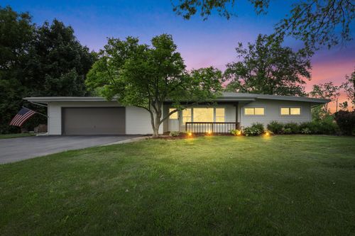 11300 Parkview Ln, Hales Corners, WI, 53130-2440 | Card Image