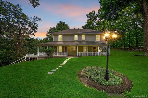 25 Derussey Ln, Cornwall, NY, 12518-1017 | Card Image