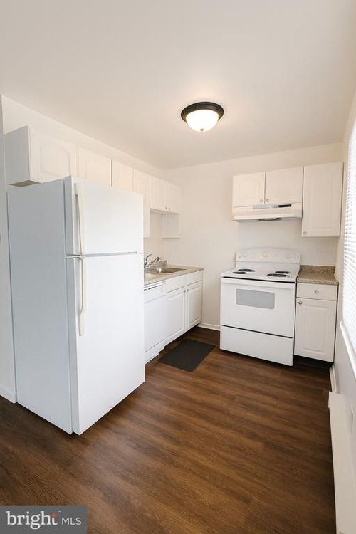 apt-b-14 Girard Rd S, GLASSBORO, NJ, 08028-2155 | Card Image