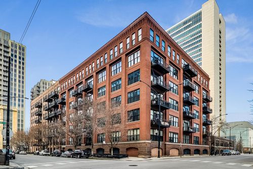 614-520 W Huron St, Chicago, IL, 60654-3440 | Card Image