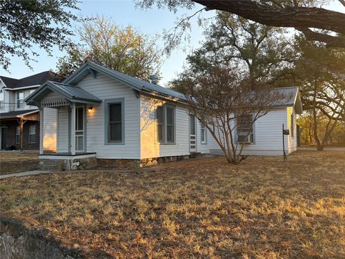 407 Paluxy St, Glen Rose, TX, 76043-5130 | Card Image