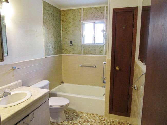 12Bathroom (3).JPG | Image 13