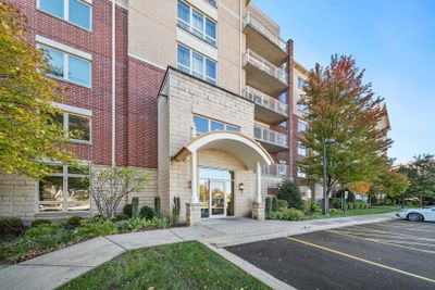 409 - 8300 Concord Drive, Condo with 2 bedrooms, 1 bathrooms and 2 parking in Morton Grove IL | Image 1