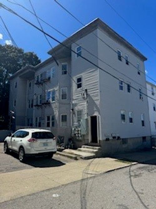 10 Barnes St, Pawtucket, RI, 02860-4914 | Card Image