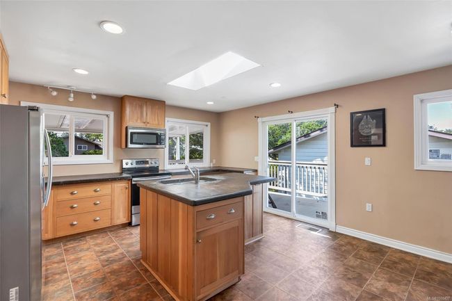 1736 Feltham Rd, House other with 6 bedrooms, 4 bathrooms and 4 parking in Saanich BC | Image 7